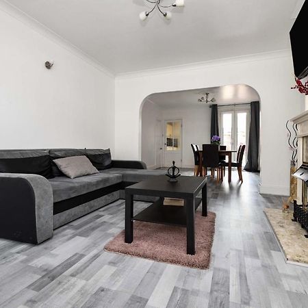The White Rose Crown, Free Parking & Wifi, 10Beds Villa Colchester Exteriör bild