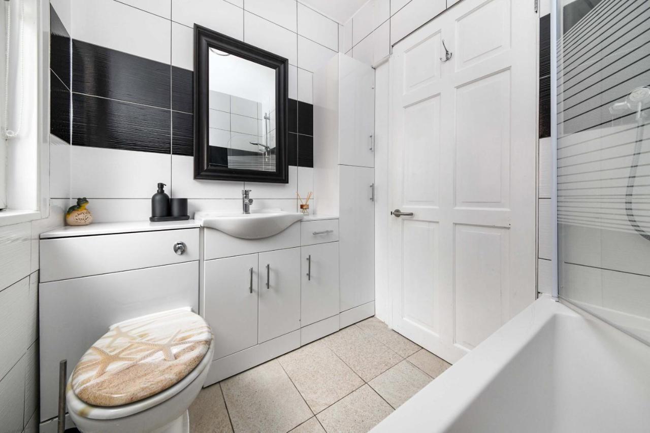 The White Rose Crown, Free Parking & Wifi, 10Beds Villa Colchester Exteriör bild