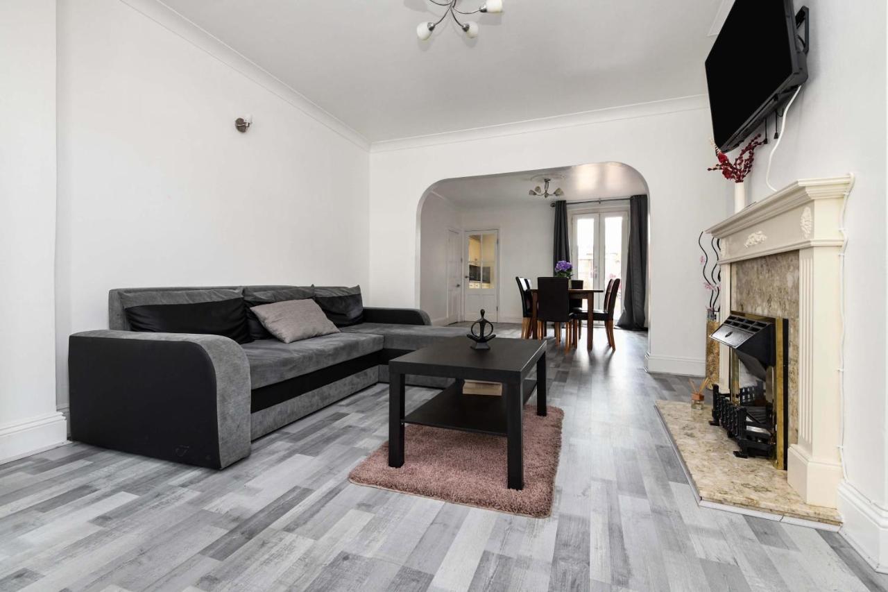 The White Rose Crown, Free Parking & Wifi, 10Beds Villa Colchester Exteriör bild