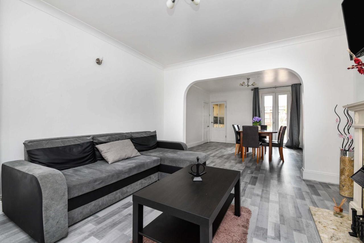 The White Rose Crown, Free Parking & Wifi, 10Beds Villa Colchester Exteriör bild