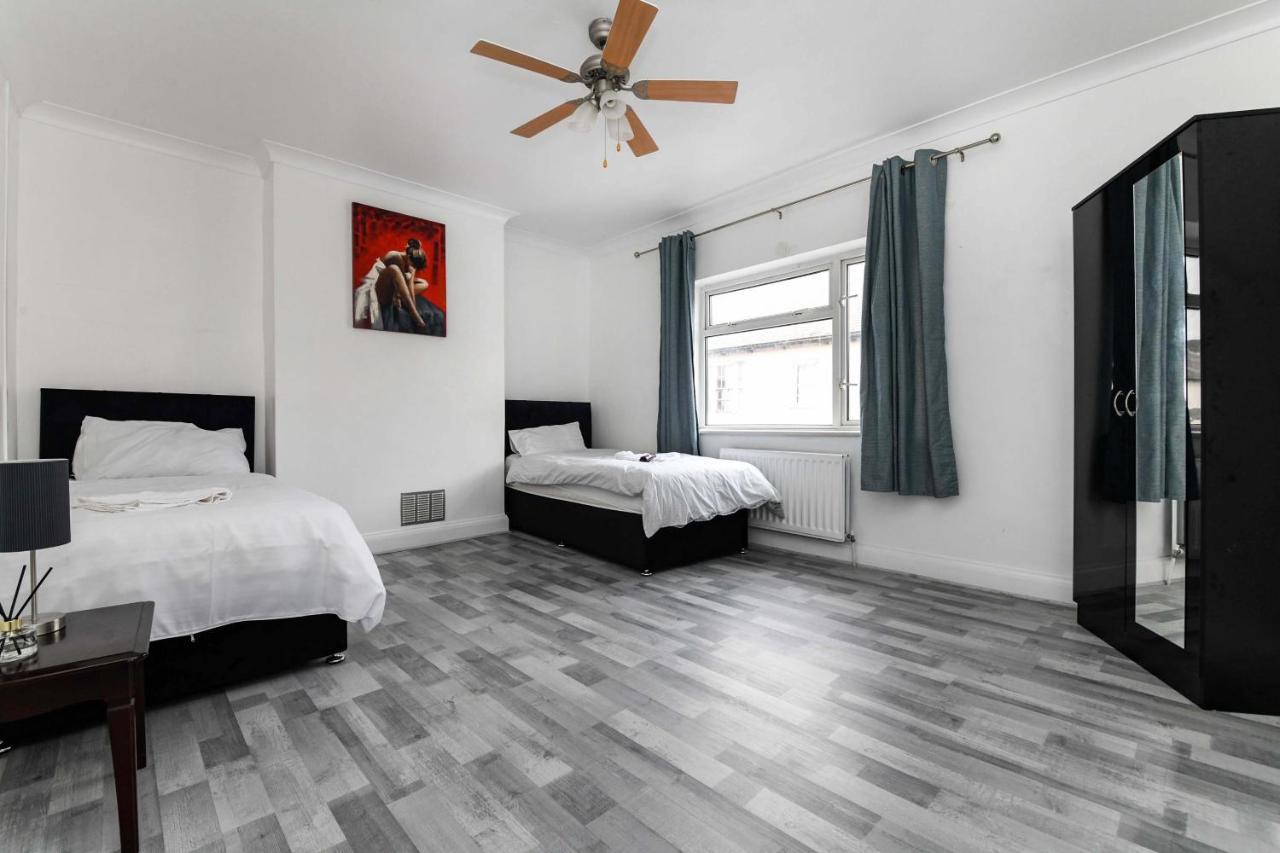 The White Rose Crown, Free Parking & Wifi, 10Beds Villa Colchester Exteriör bild